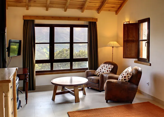 Hotel La Montaña Mágica Rural Vibano